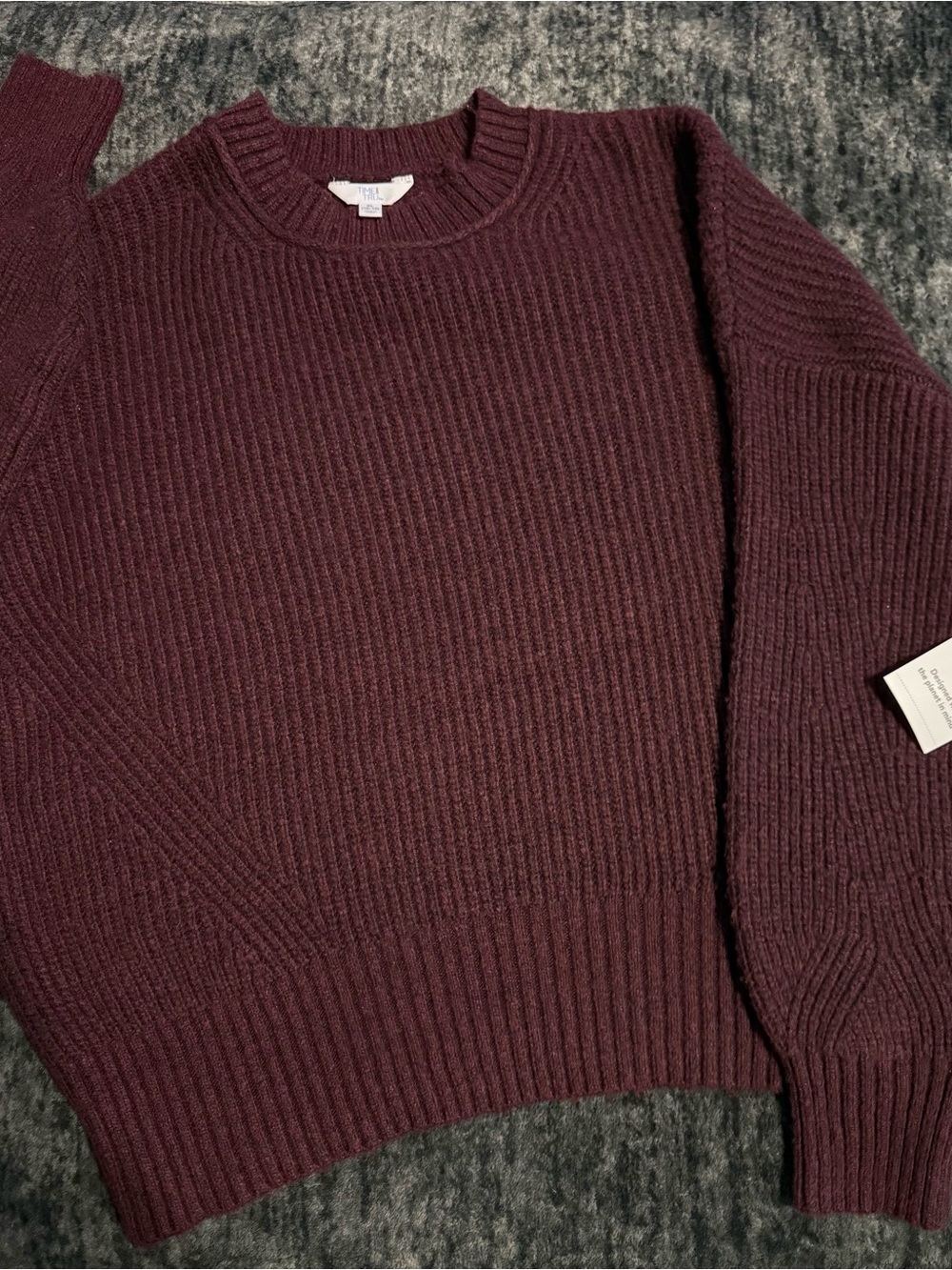 Women's Ribbed Crewneck Sweater - Burgundy